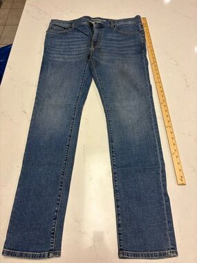 A-016 Amazon Essentials Men's Slim Straight Jeans in Medium Blue Wash